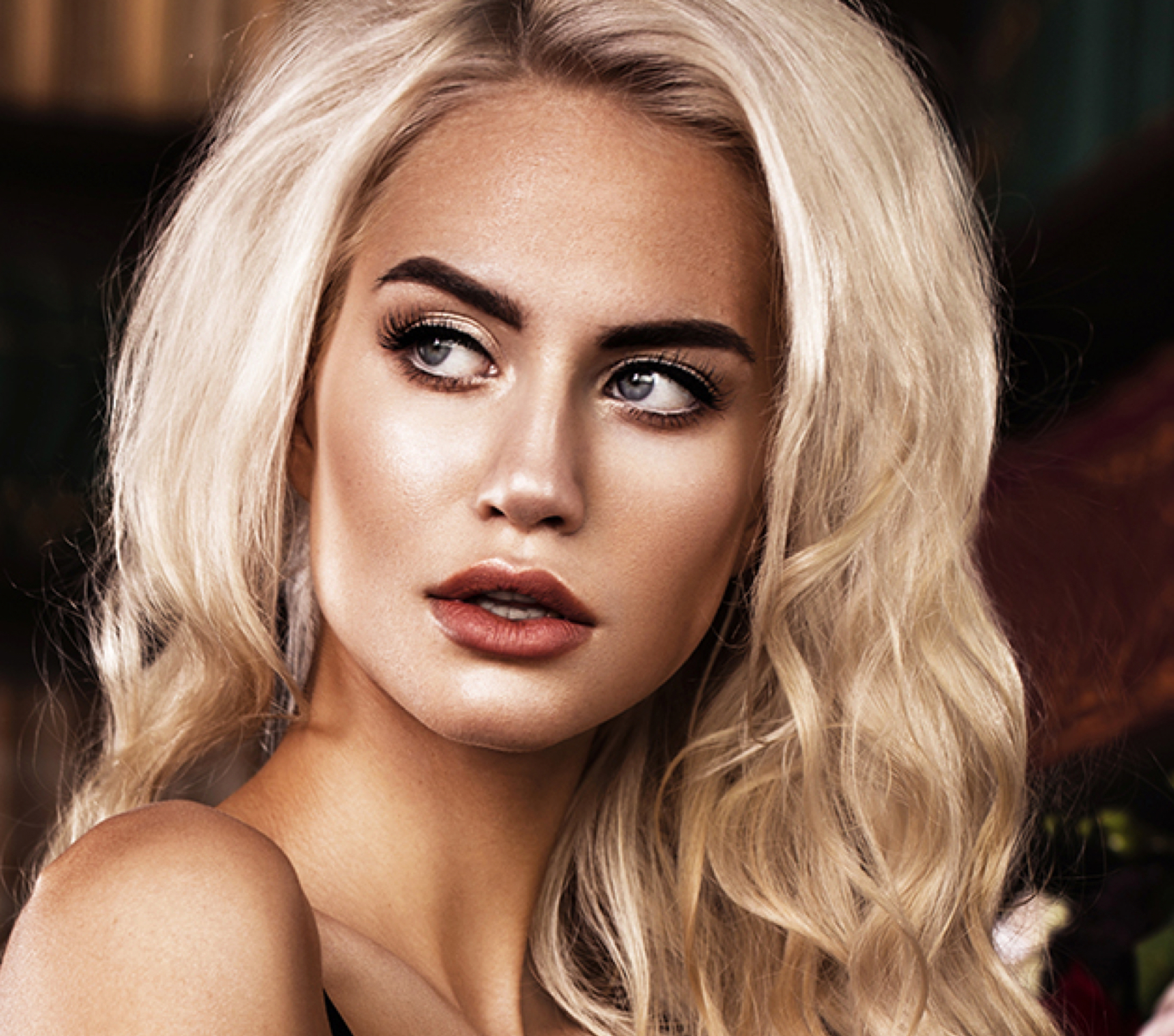 Close up ofa model's face with platinum blonde hair and very nice facial features